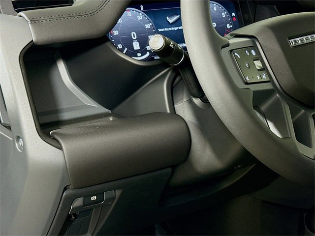 New 2026 Land Rover Defender 130 X-Dynamic SE image 10