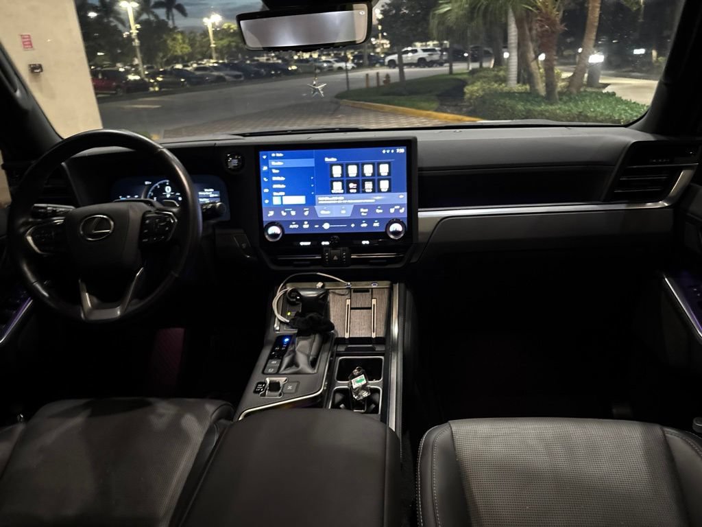 Used 2024 Lexus GX 550 w/ Accessory Package (Z1) AWD/4WD image 9
