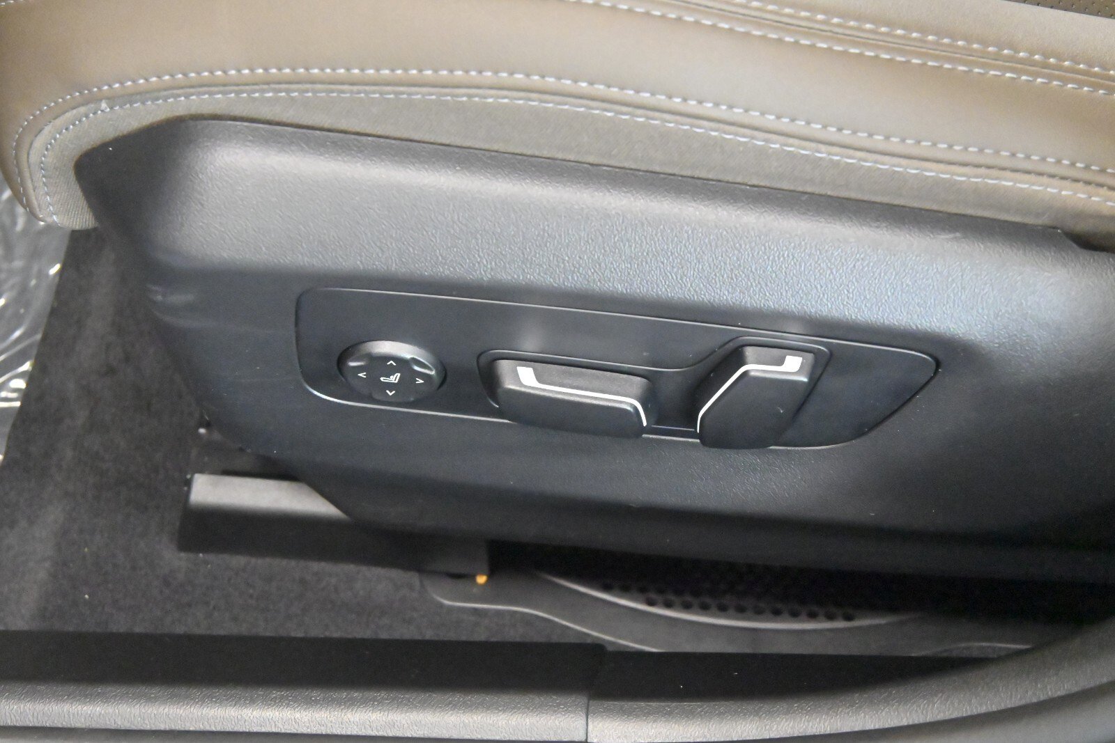 Used 2025 BMW 530i xDrive image 11