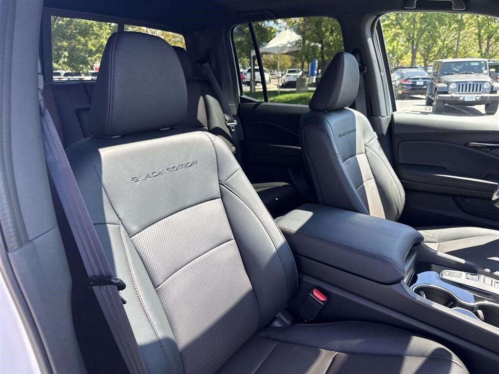 Certified 2025 Honda Ridgeline Black Edition image 28