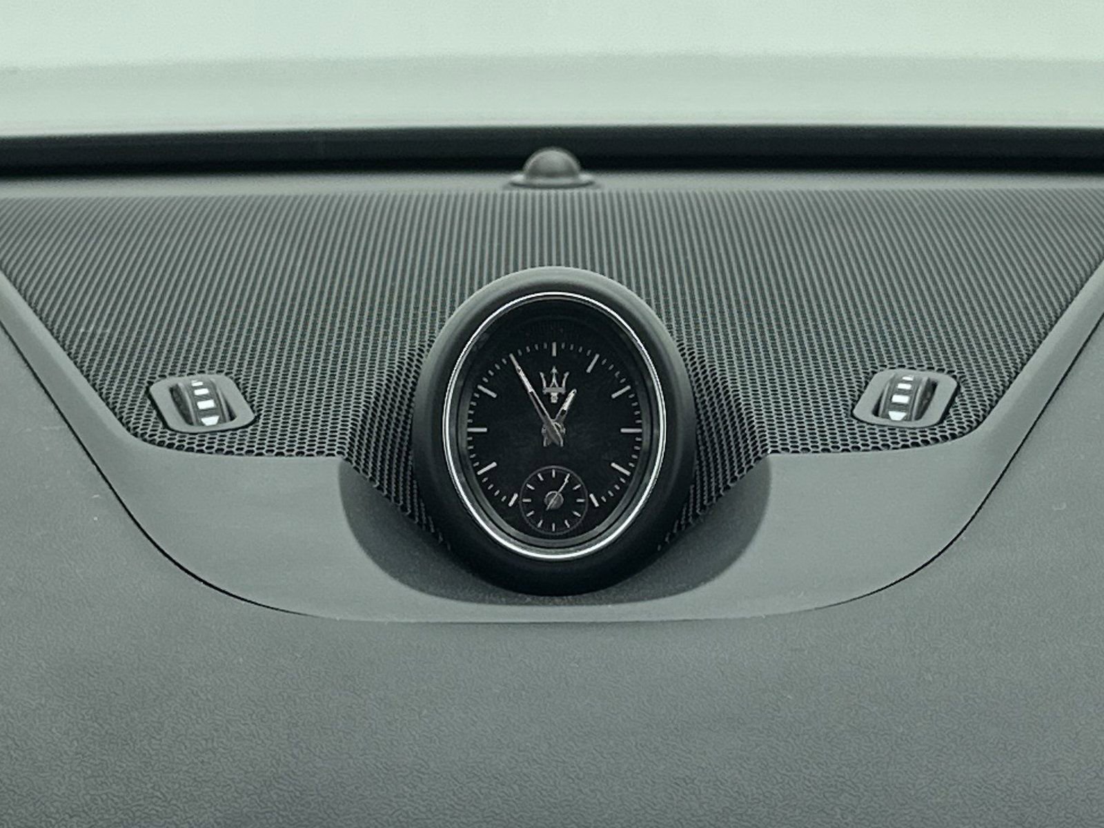 Used 2018 Maserati Levante GranLusso AWD/4WD image 18