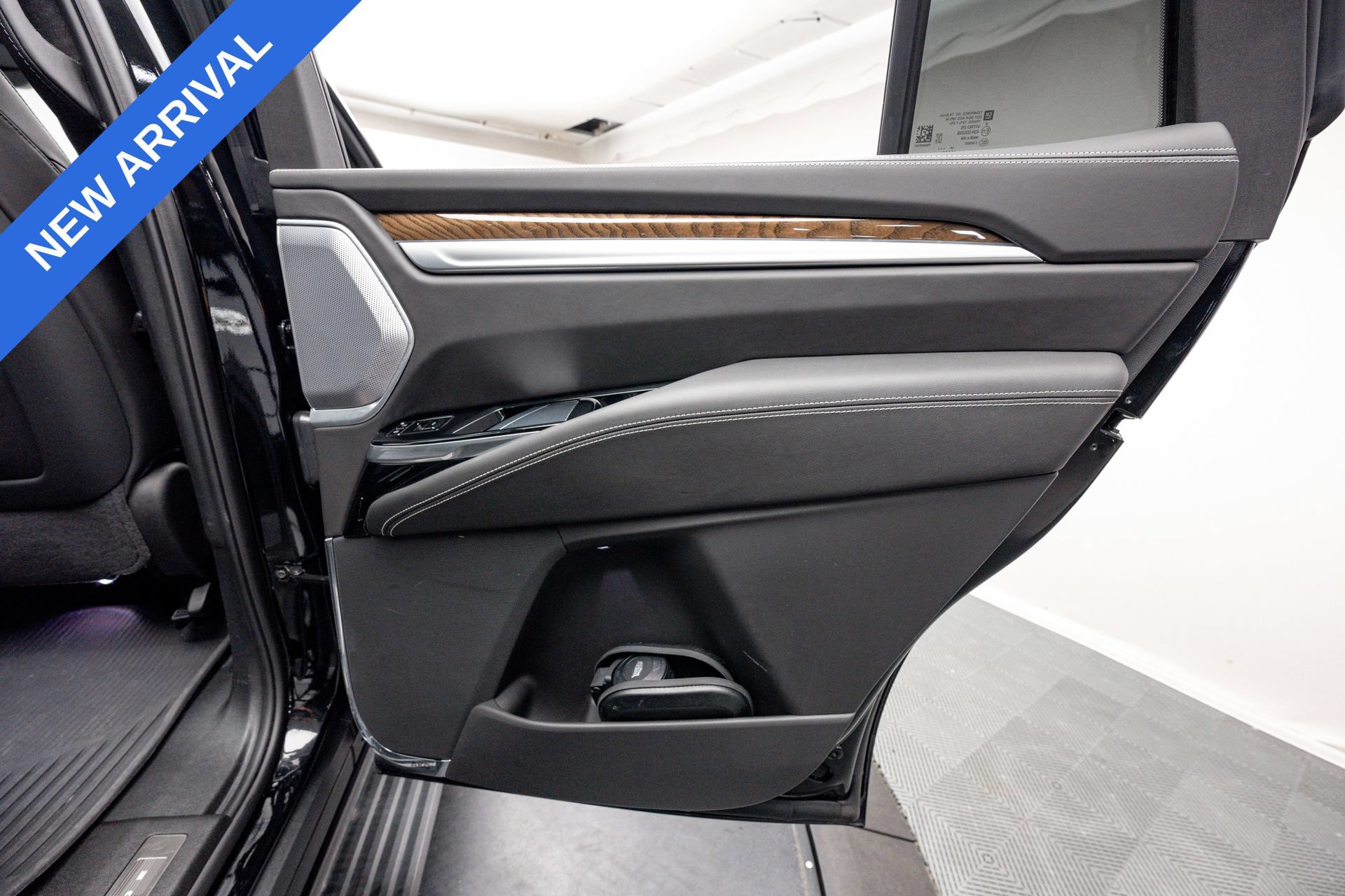 Used 2025 Cadillac Escalade Sport Platinum w/ LPO, Floor Liner Package AWD/4WD image 34