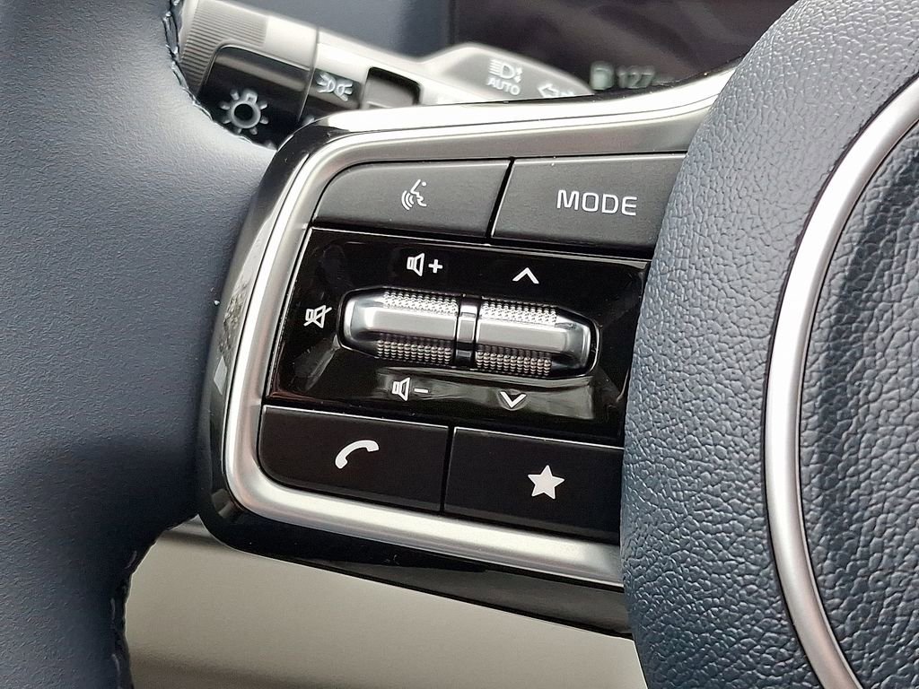 New 2026 Kia Carnival SX w/ SX Dark Edition Package image 17