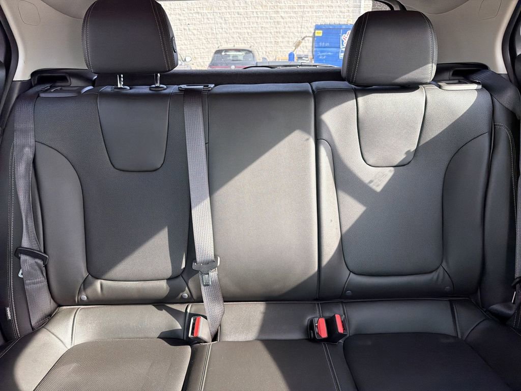 Used 2024 Buick Encore GX Sport Touring w/ Black Roof Package image 28