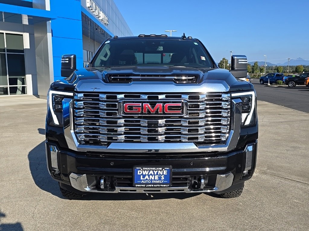 Used 2025 GMC Sierra 3500 Denali image 9