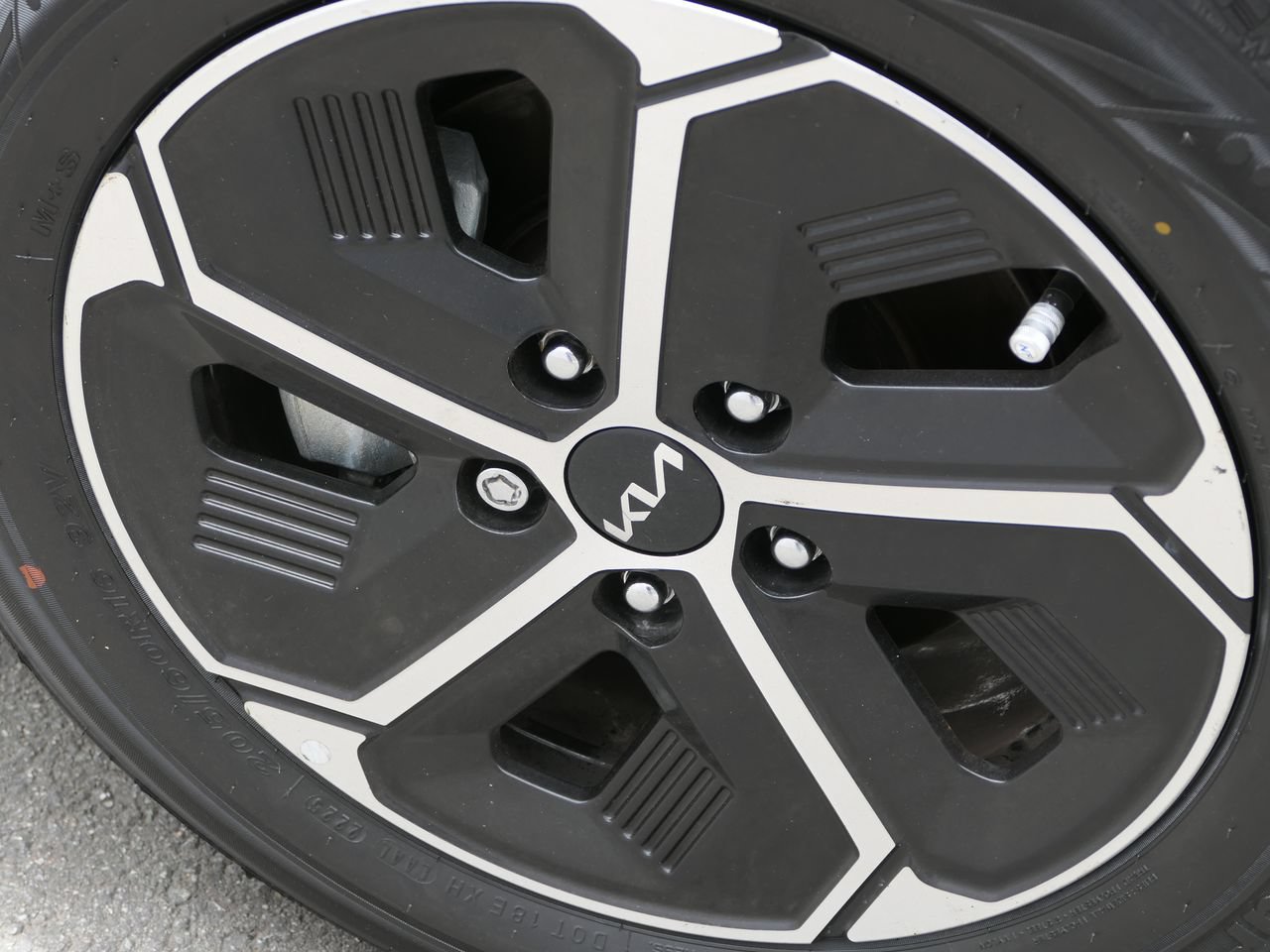 Used 2023 Kia Niro LX FWD image 11
