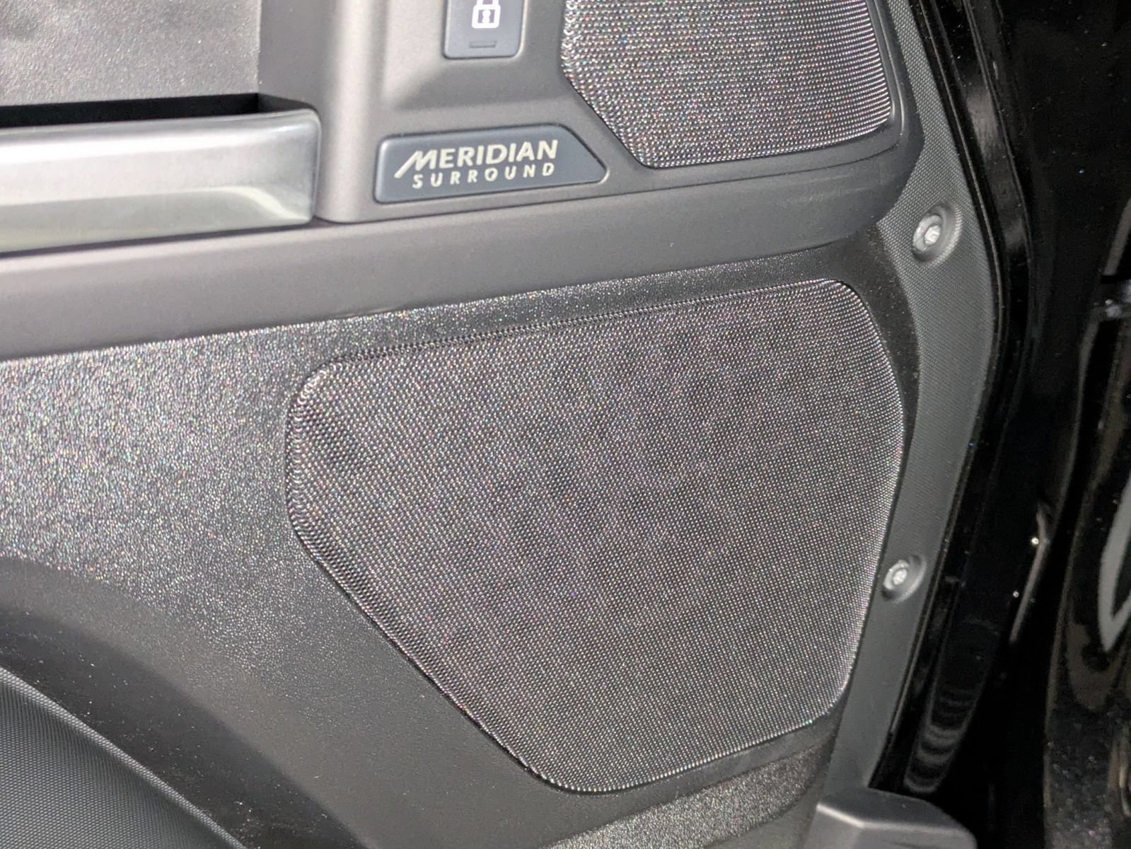 New 2026 Land Rover Defender 130 X-Dynamic SE AWD/4WD image 13