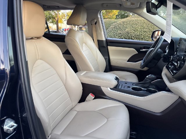 Used 2022 Toyota Highlander XLE FWD image 34