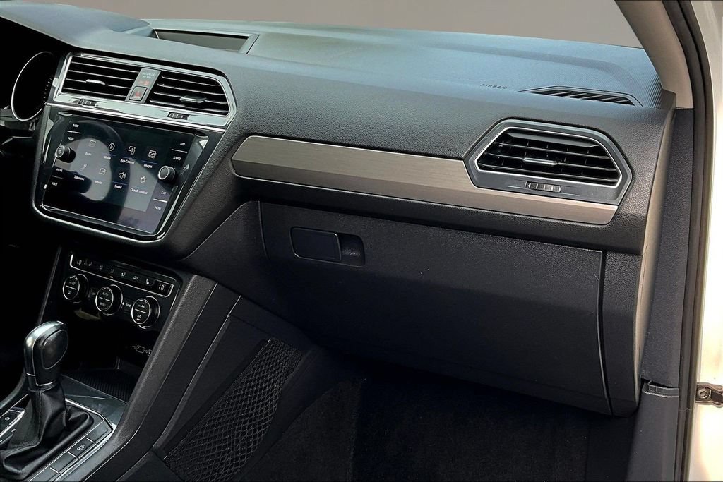 Used 2019 Volkswagen Tiguan SE w/ Panoramic Sunroof Package FWD image 24
