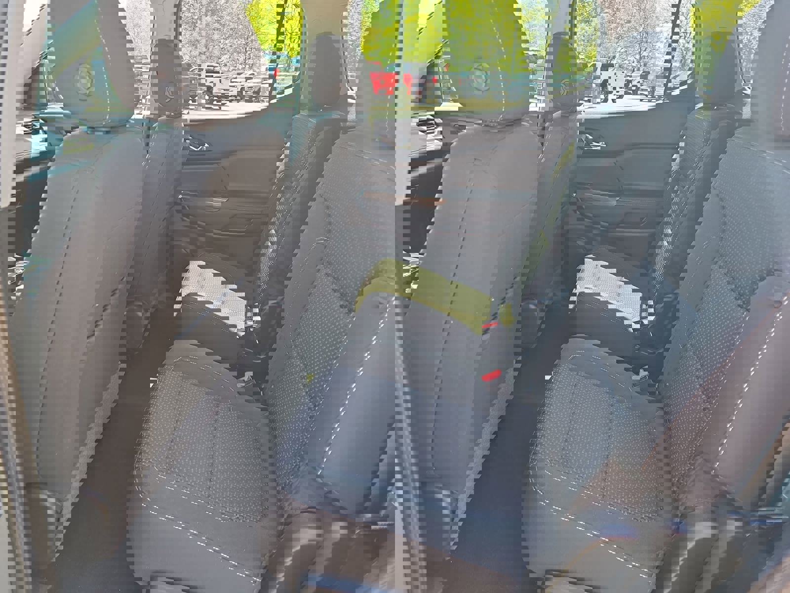 Used 2023 GMC Acadia SLE w/ Driver Convenience Package image 15