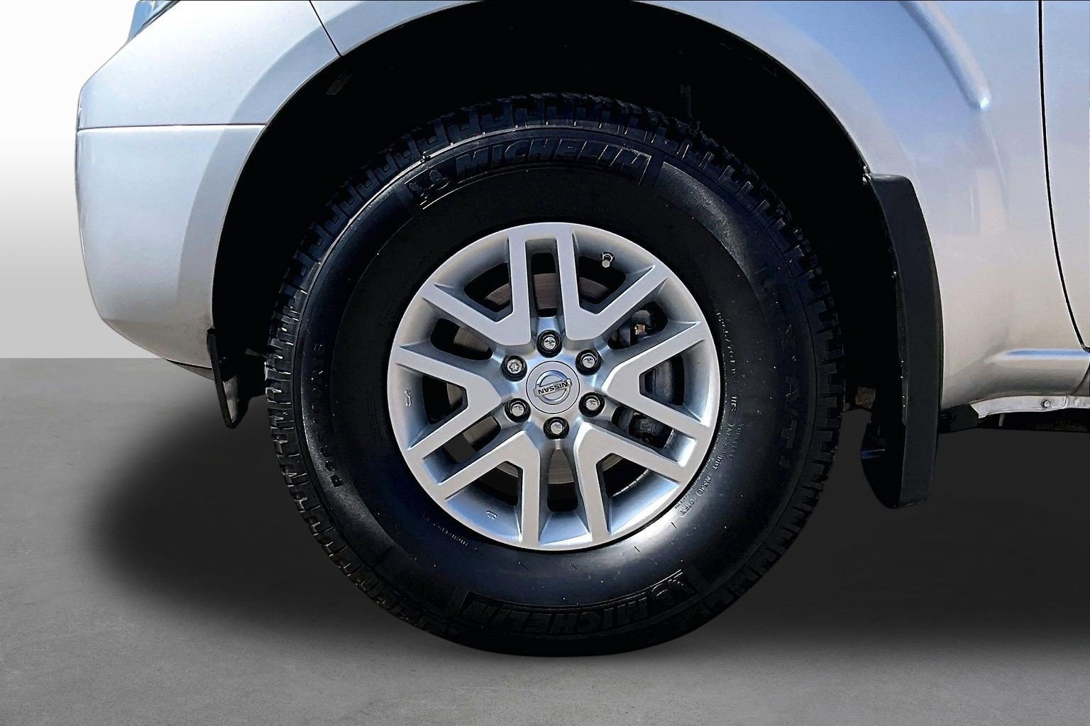 Used 2018 Nissan Frontier SV w/ Value Truck Package AWD/4WD image 8