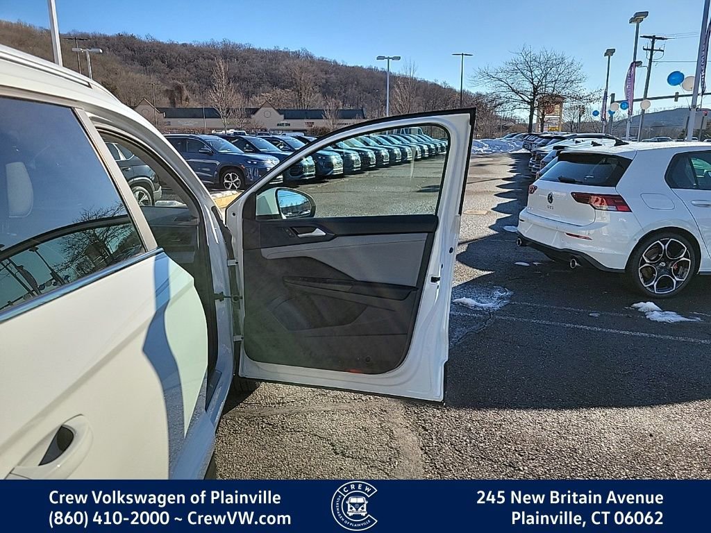 Certified 2023 Volkswagen Taos SE image 40