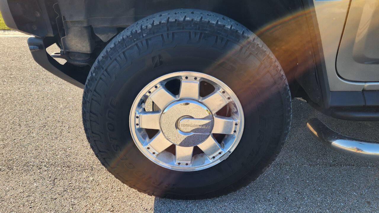 Used 2003 HUMMER H2 w/ Preferred Equipment Group image 36