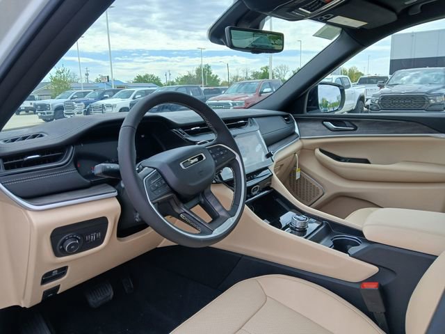 New 2026 Jeep Grand Cherokee L Limited AWD/4WD image 9