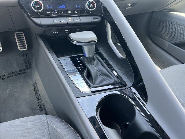 Used 2025 Hyundai Elantra SEL FWD image 25
