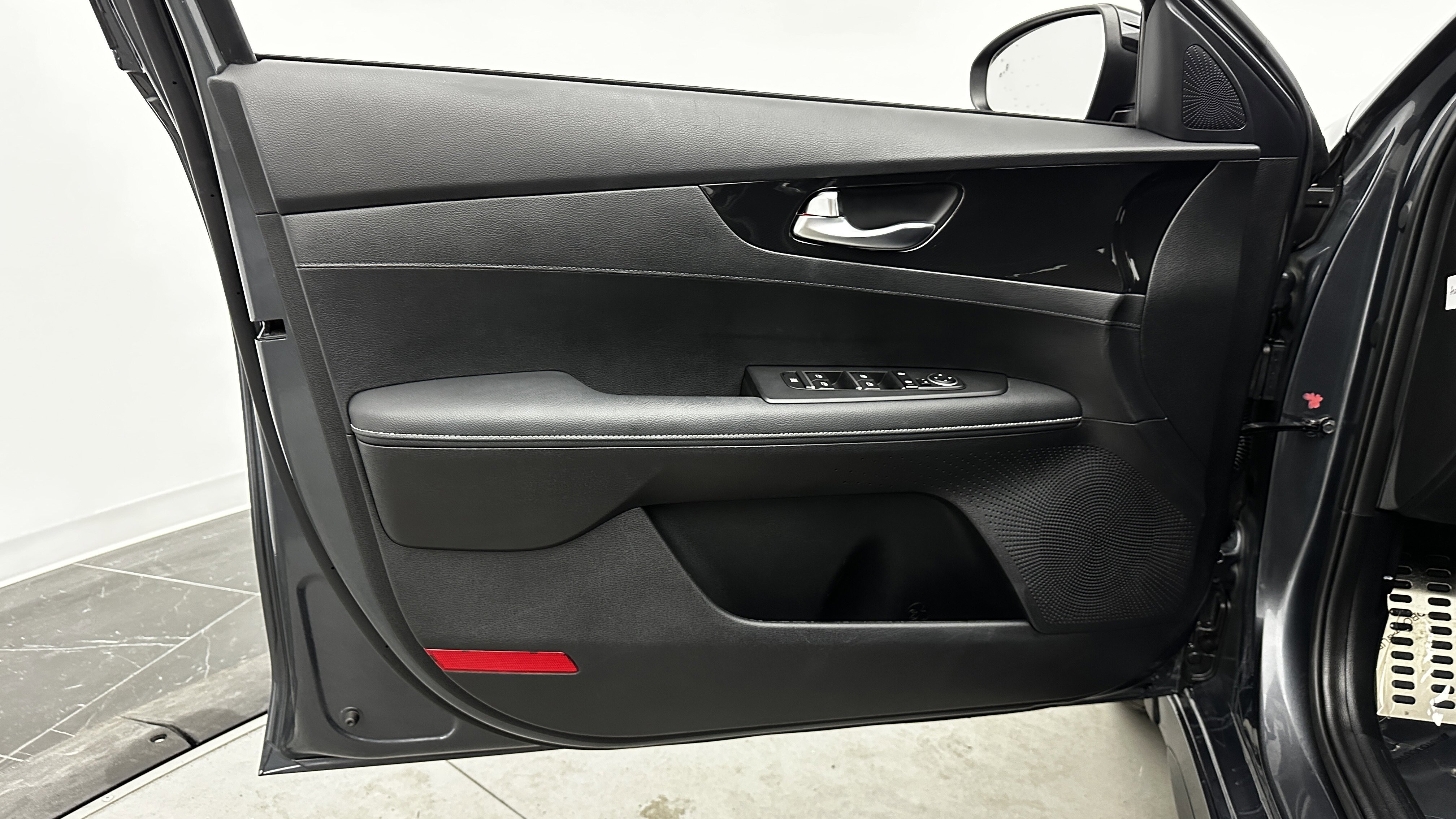 Used 2023 Kia Forte GT-Line w/ GT-Line Technology Package image 11