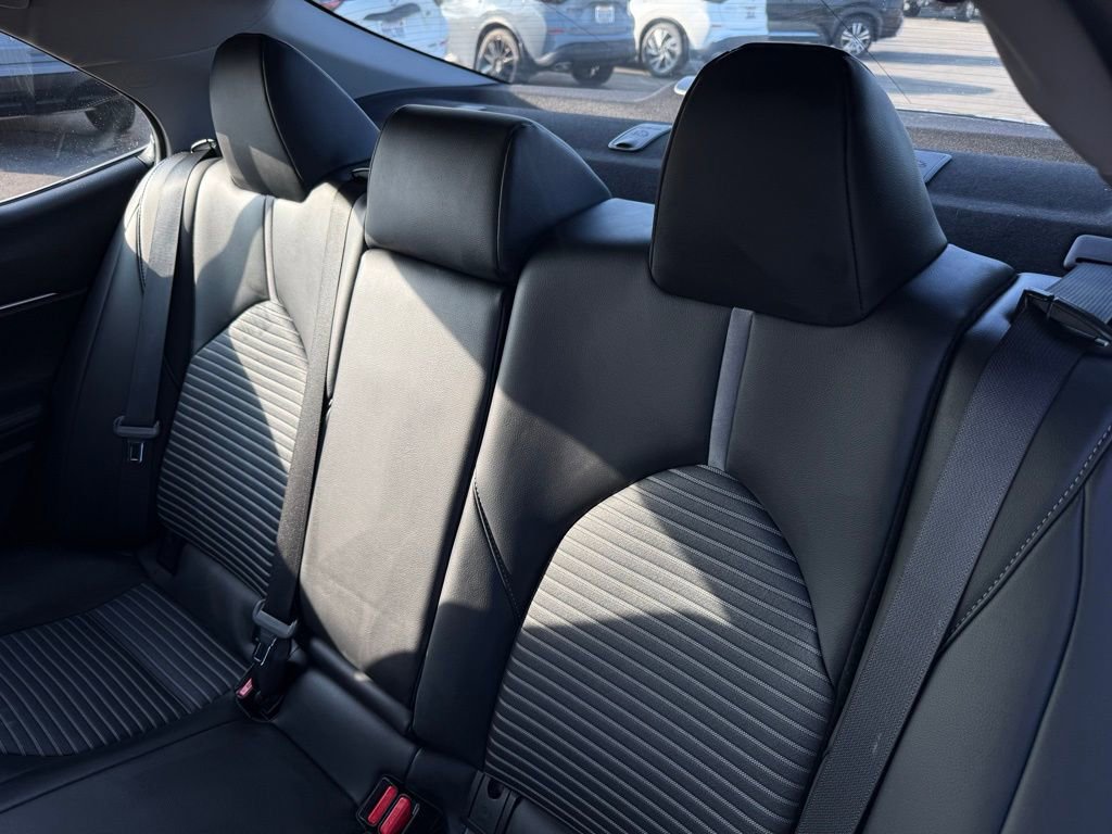 Used 2024 Toyota Camry SE image 11