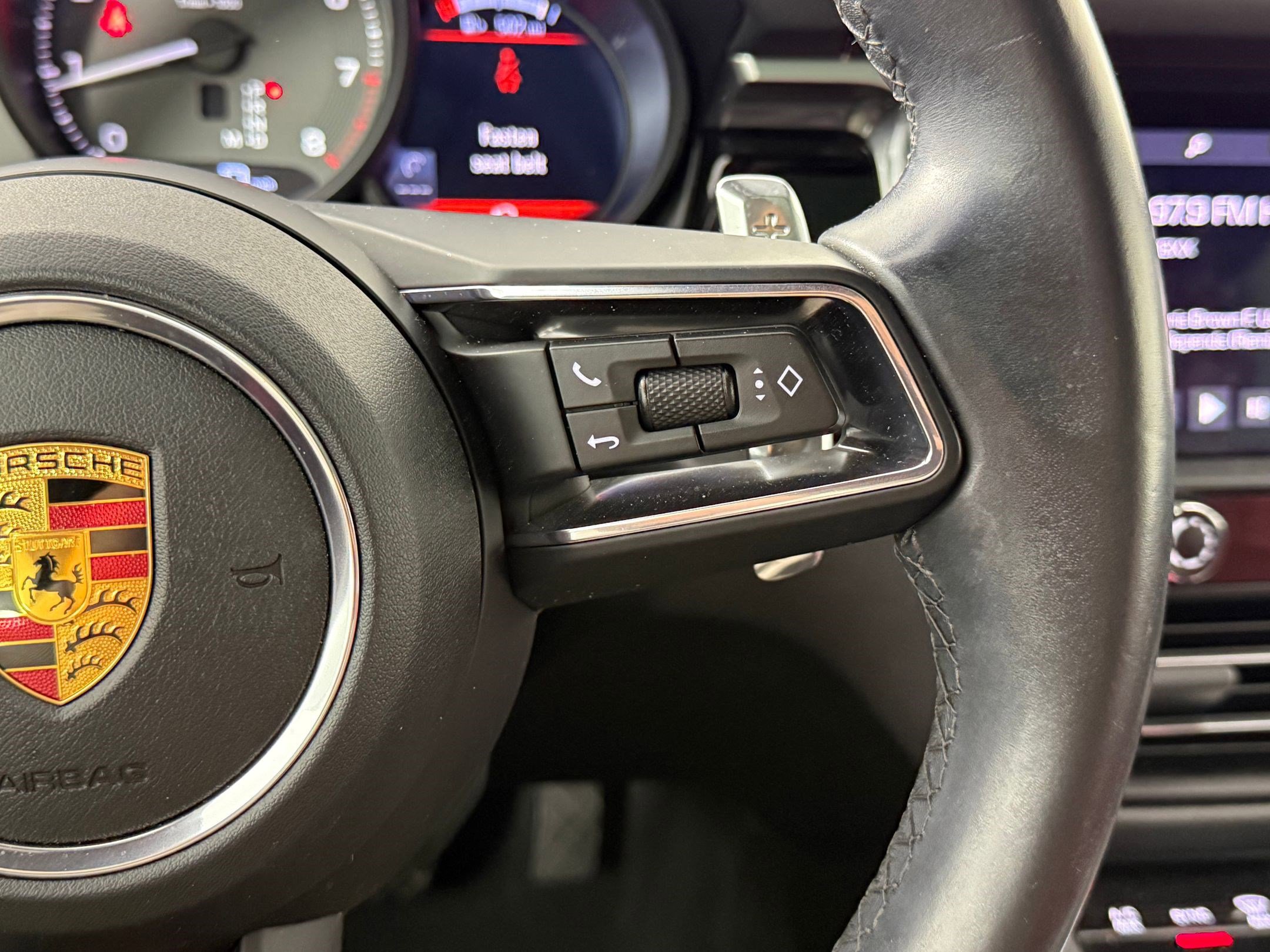 Certified 2022 Porsche Macan image 23