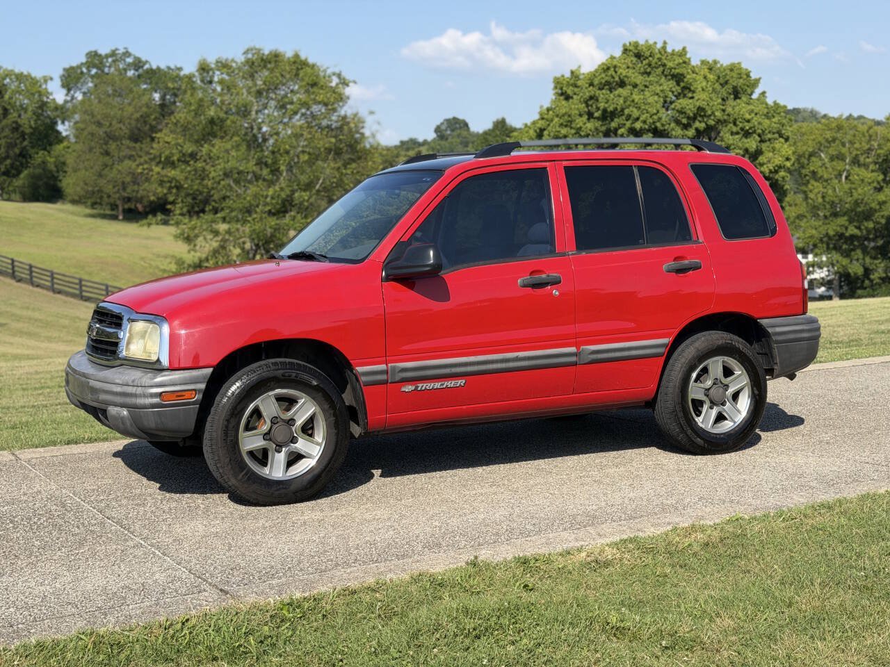 Used 2003 Chevrolet Tracker 2WD w/ Preferred Equipment Group image 4