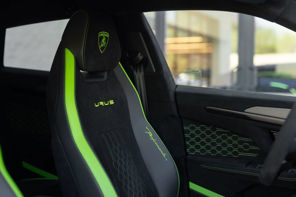 Used 2024 Lamborghini Urus Performante AWD/4WD image 31