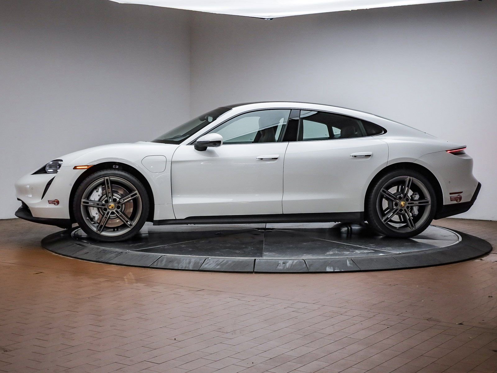 Certified 2022 Porsche Taycan 4S AWD/4WD image 2