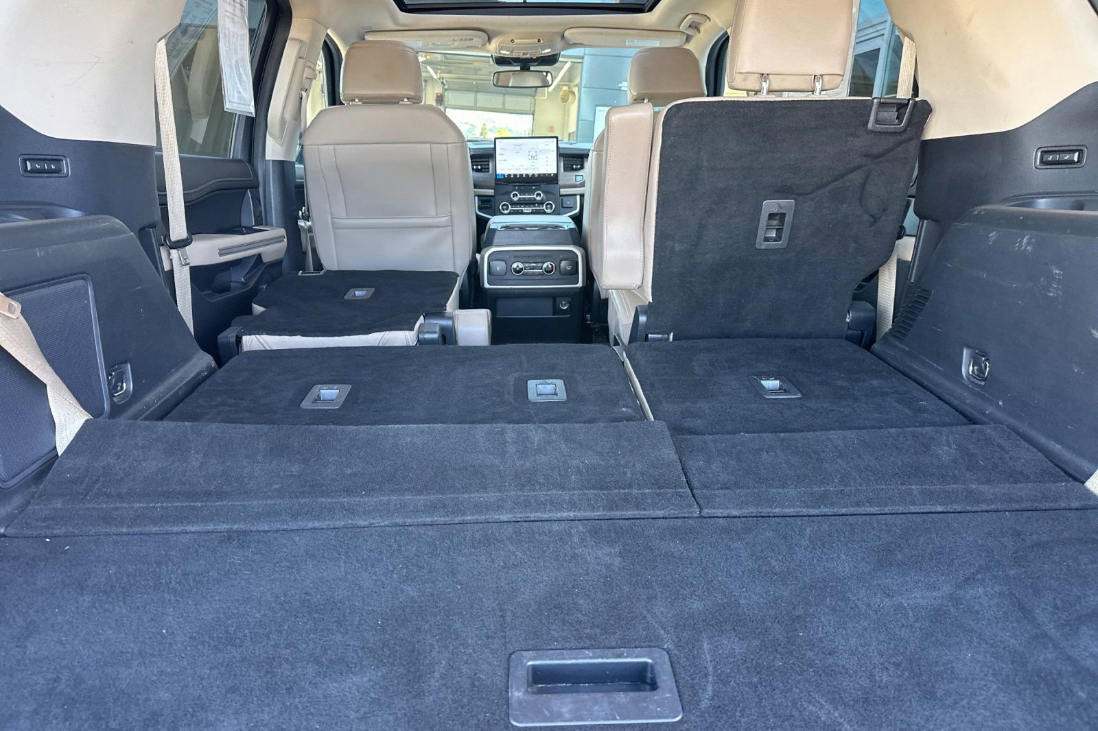 Used 2024 Ford Expedition Limited image 19