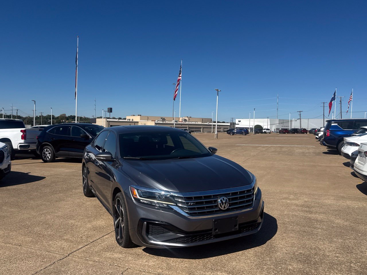 Used 2022 Volkswagen Passat 2.0T R-Line FWD image 4