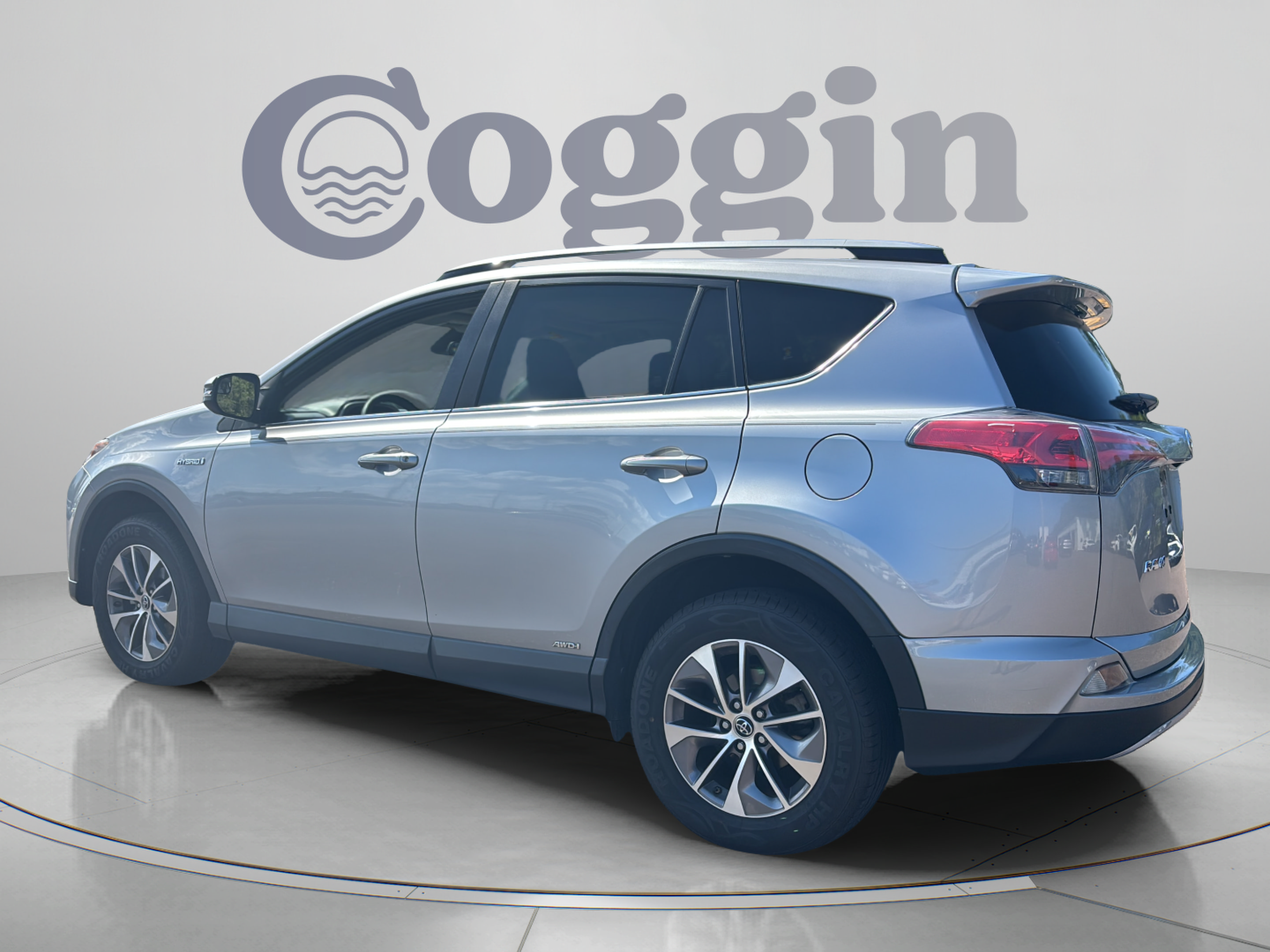 Used 2017 Toyota RAV4 XLE AWD/4WD image 3