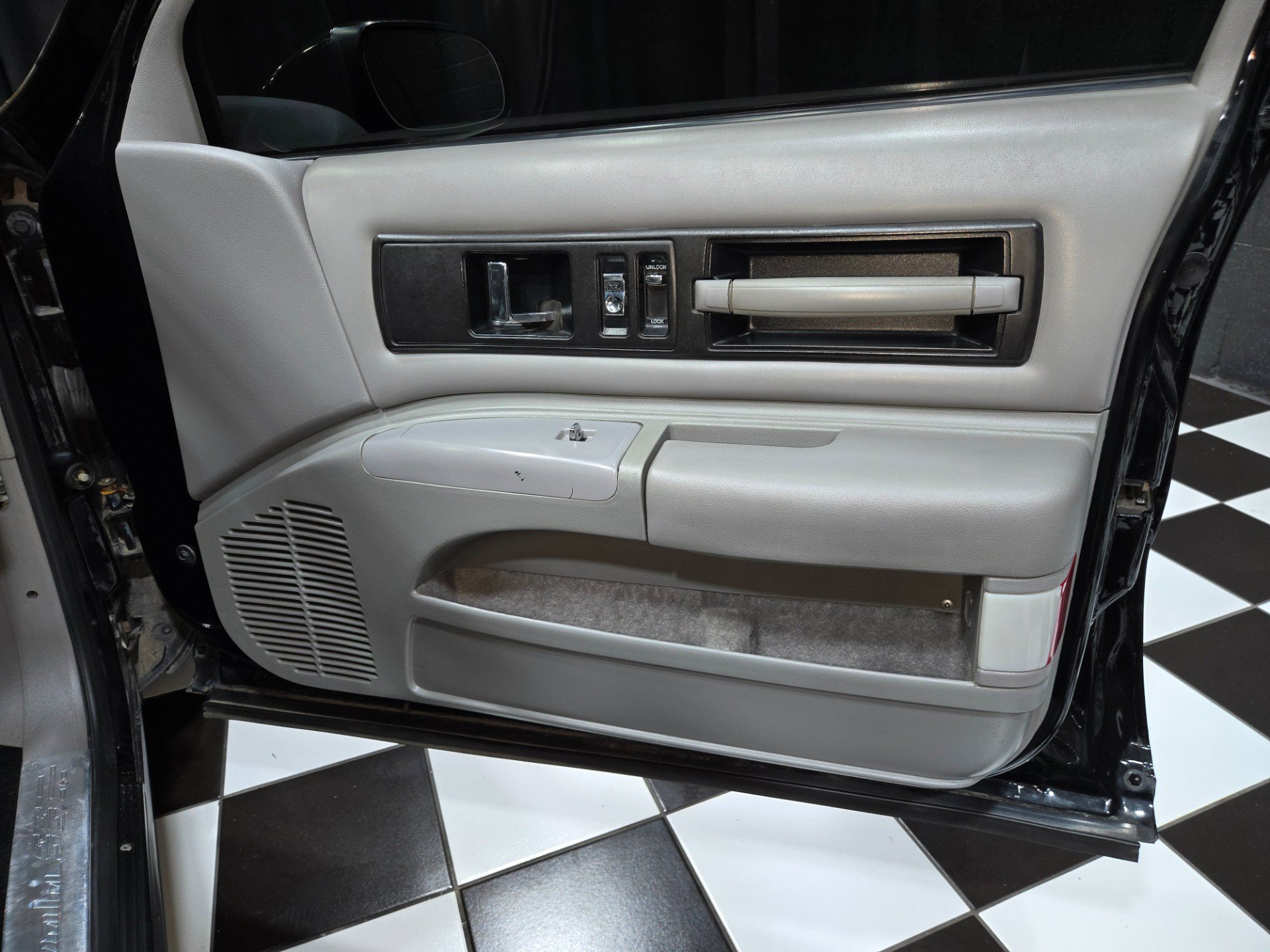 Used 1994 Chevrolet Impala SS RWD image 75