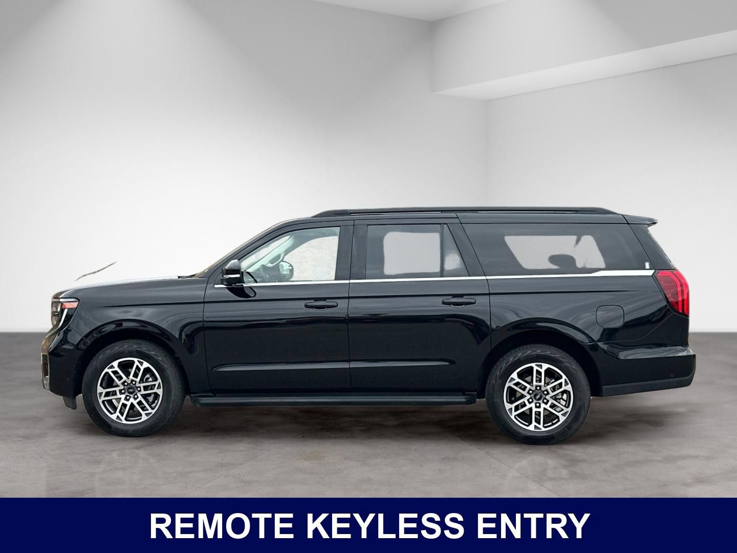 Used 2025 Ford Expedition Max Active AWD/4WD image 3