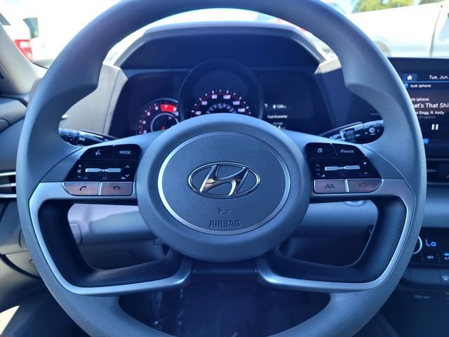 Used 2023 Hyundai Elantra SEL FWD image 25