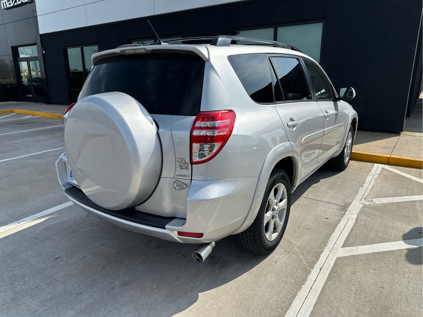 Used 2011 Toyota RAV4 Limited w/ Limited Extra Value Pkg AWD/4WD image 4