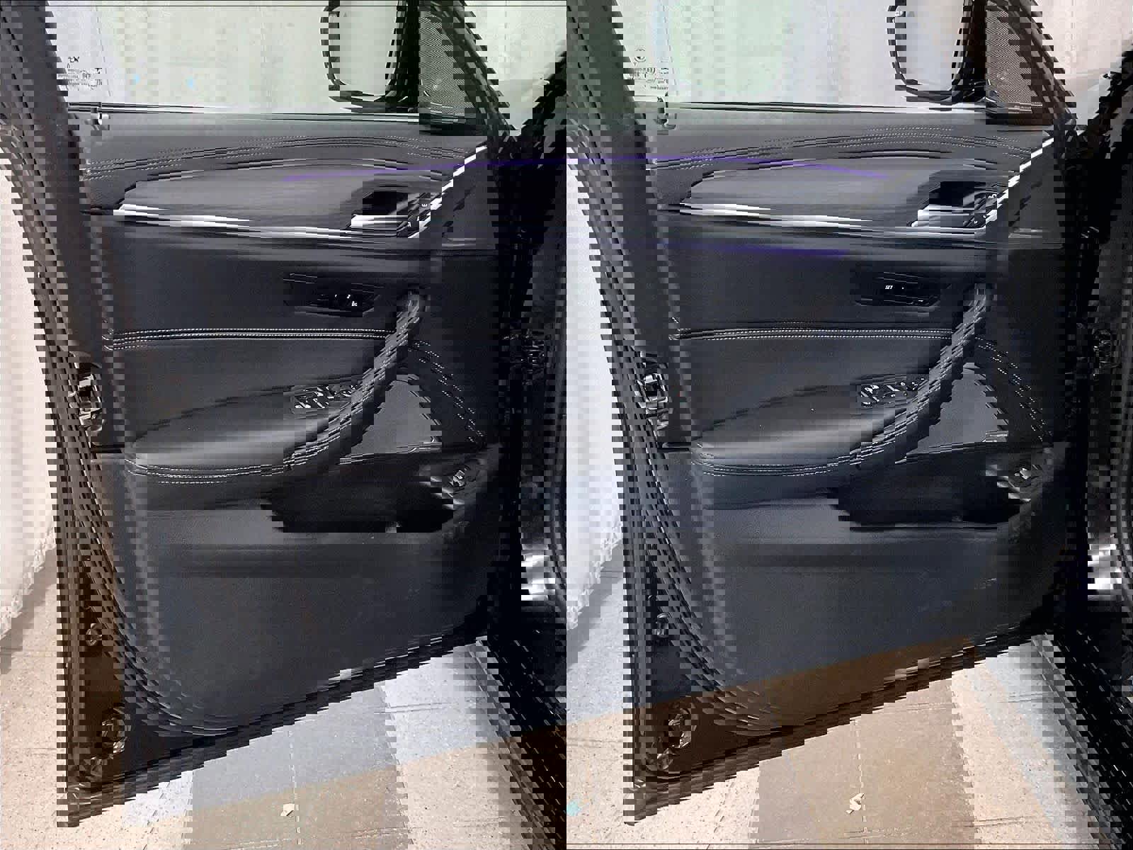 Used 2022 BMW M550i xDrive w/ Executive Package image 9