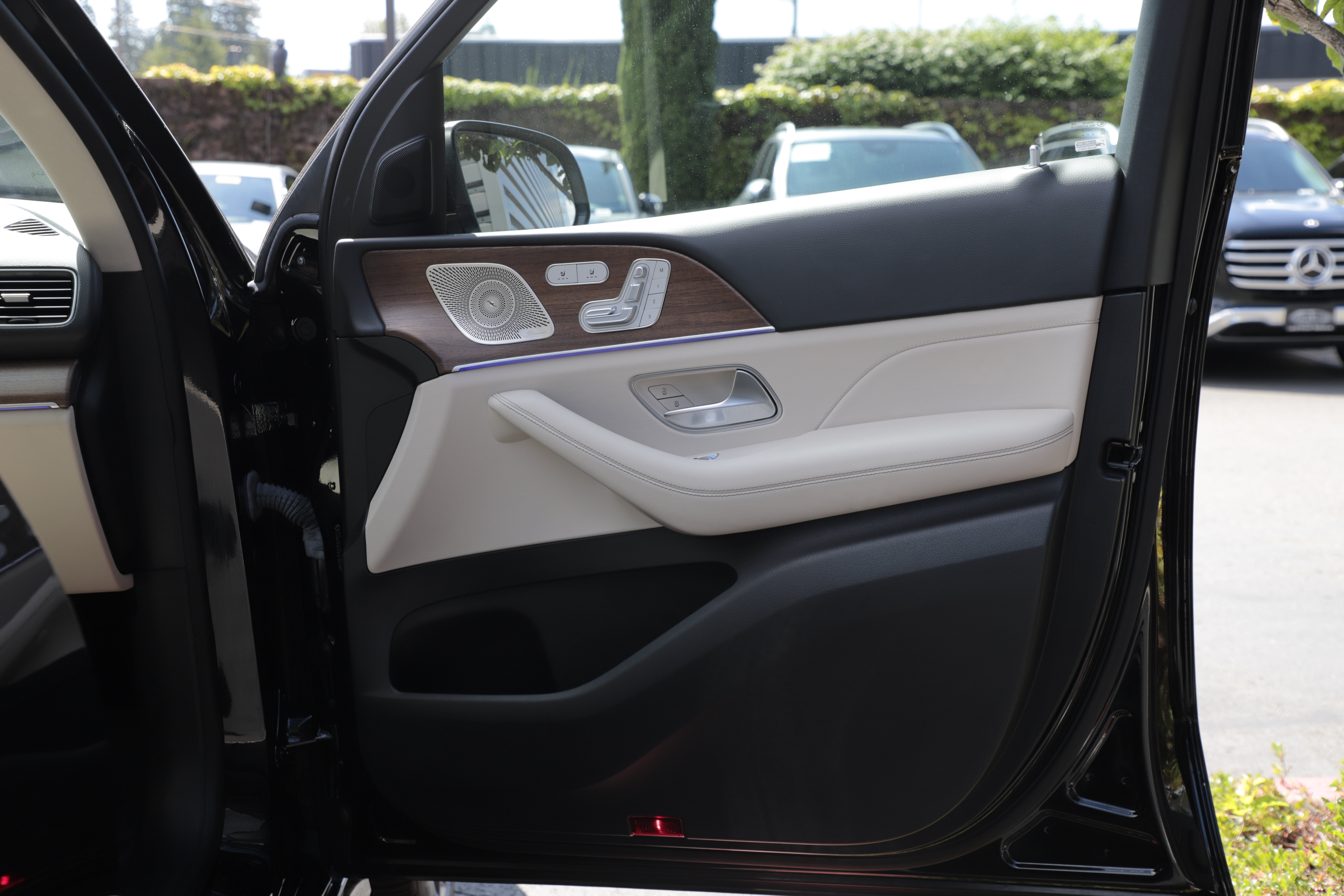 Used 2024 Mercedes-Benz GLE 350 4MATIC image 9