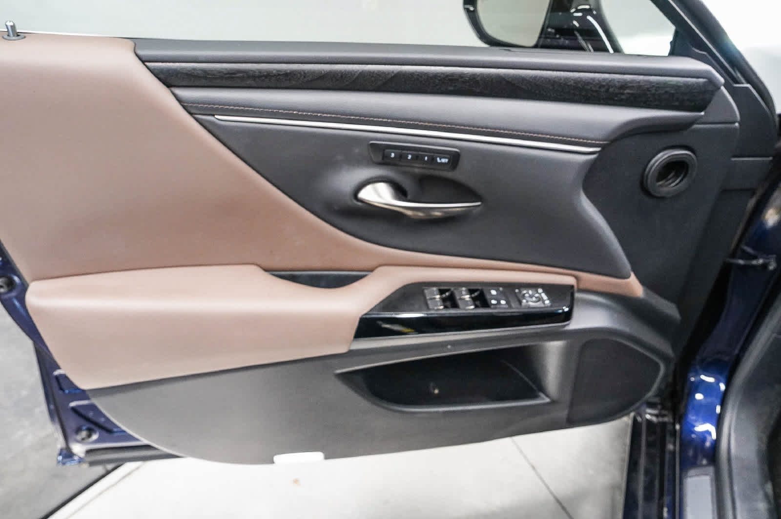 Used 2024 Lexus ES 350 w/ Premium Package FWD image 22