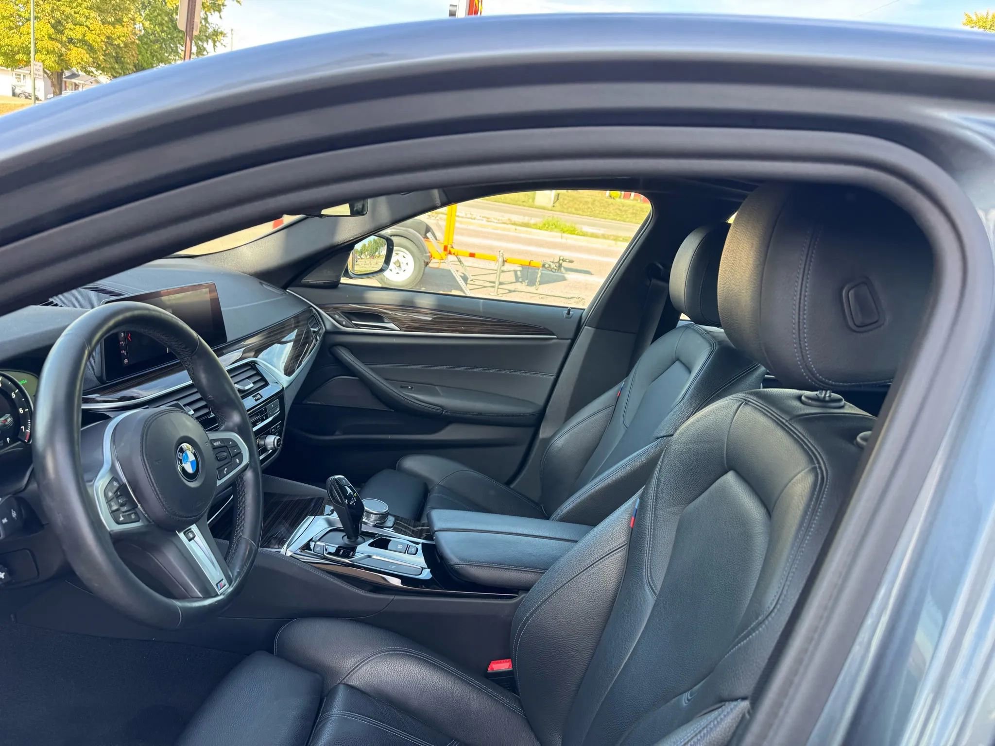 Used 2019 BMW 540i xDrive w/ M Sport Package image 13