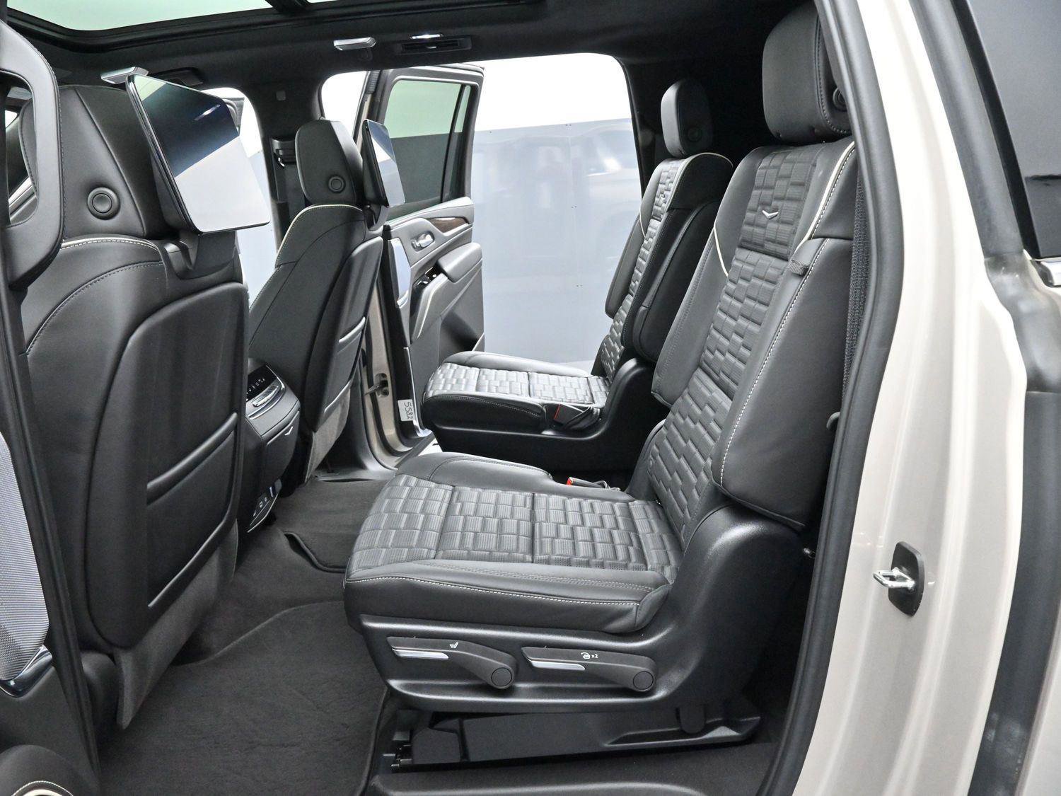 Certified 2024 Cadillac Escalade ESV Premium Luxury Platinum w/ Heavy-Duty Trailer Package image 32