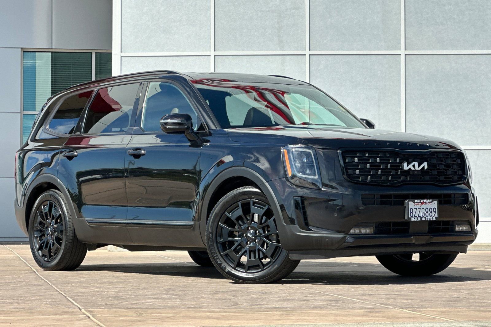 Used 2022 Kia Telluride SX w/ SX Prestige Package image 2