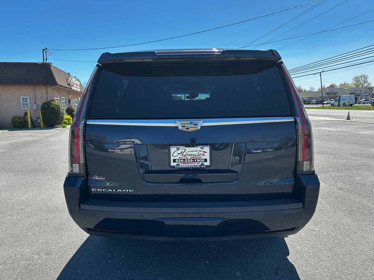 Used 2017 Cadillac Escalade ESV Premium Luxury AWD/4WD image 6