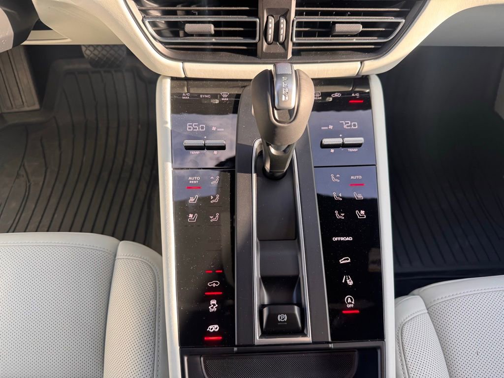 Certified 2026 Porsche Macan GTS image 28