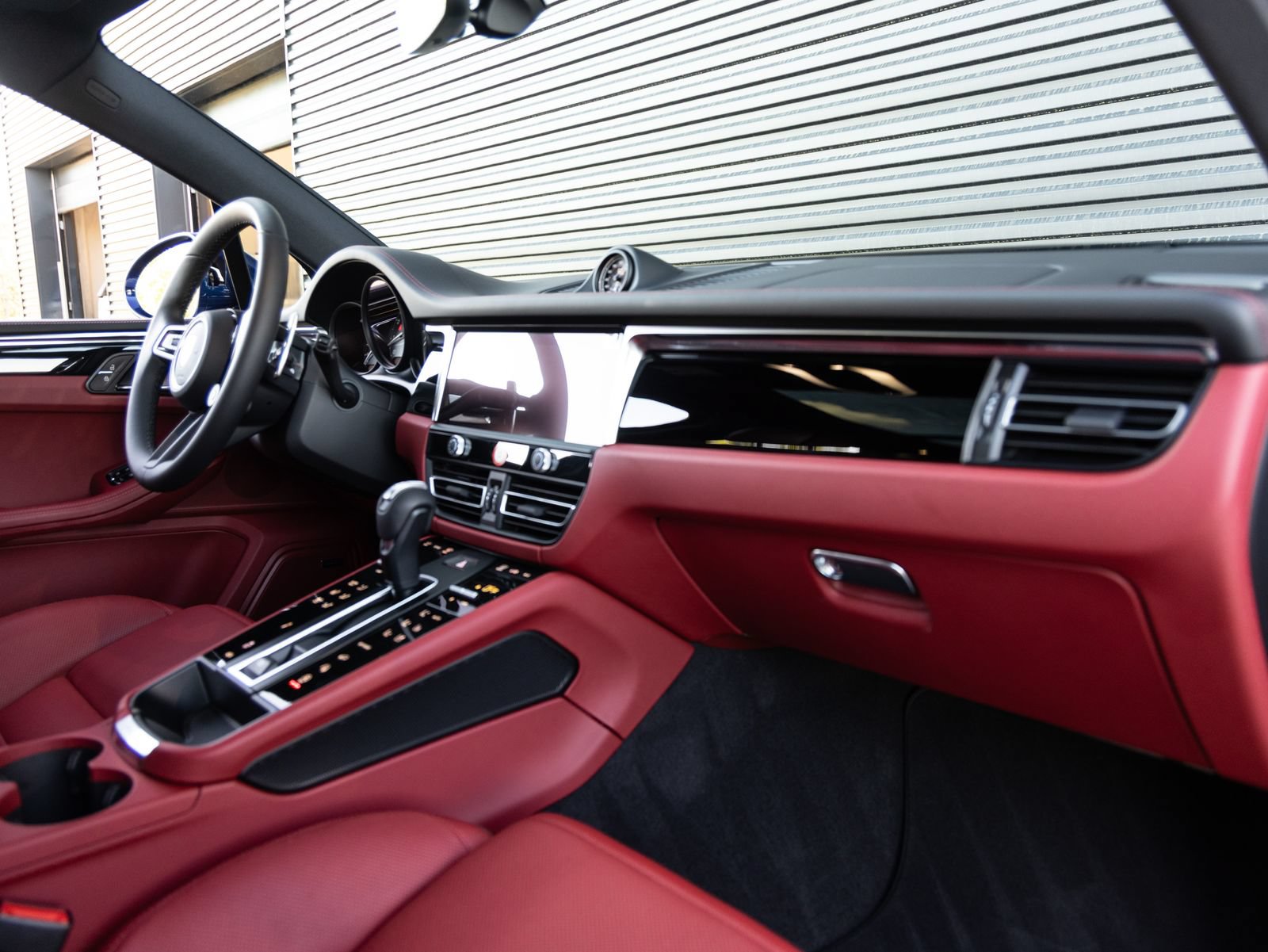 Used 2025 Porsche Macan S AWD/4WD image 36