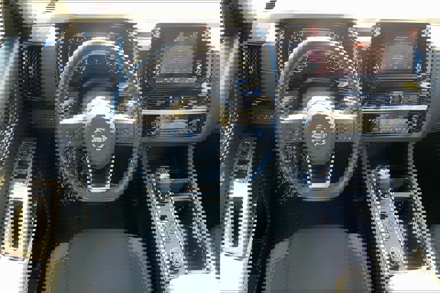 Used 2025 Nissan Pathfinder SV image 5