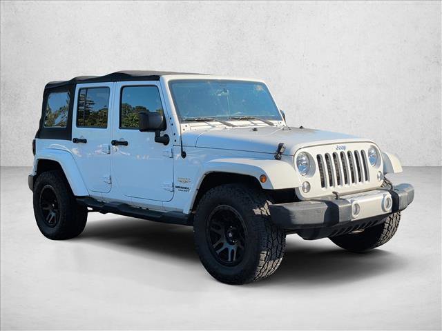 Used 2015 Jeep Wrangler Unlimited Sahara w/ Connectivity Group AWD/4WD image 3