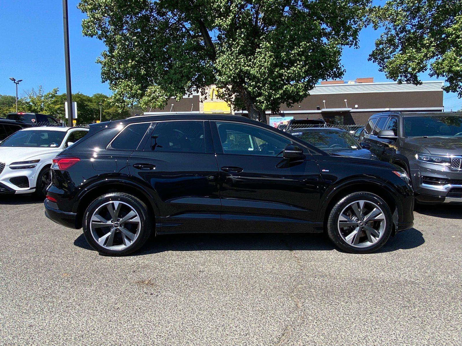 Used 2024 Audi Q4 e-tron Premium w/ Convenience Package AWD/4WD image 2