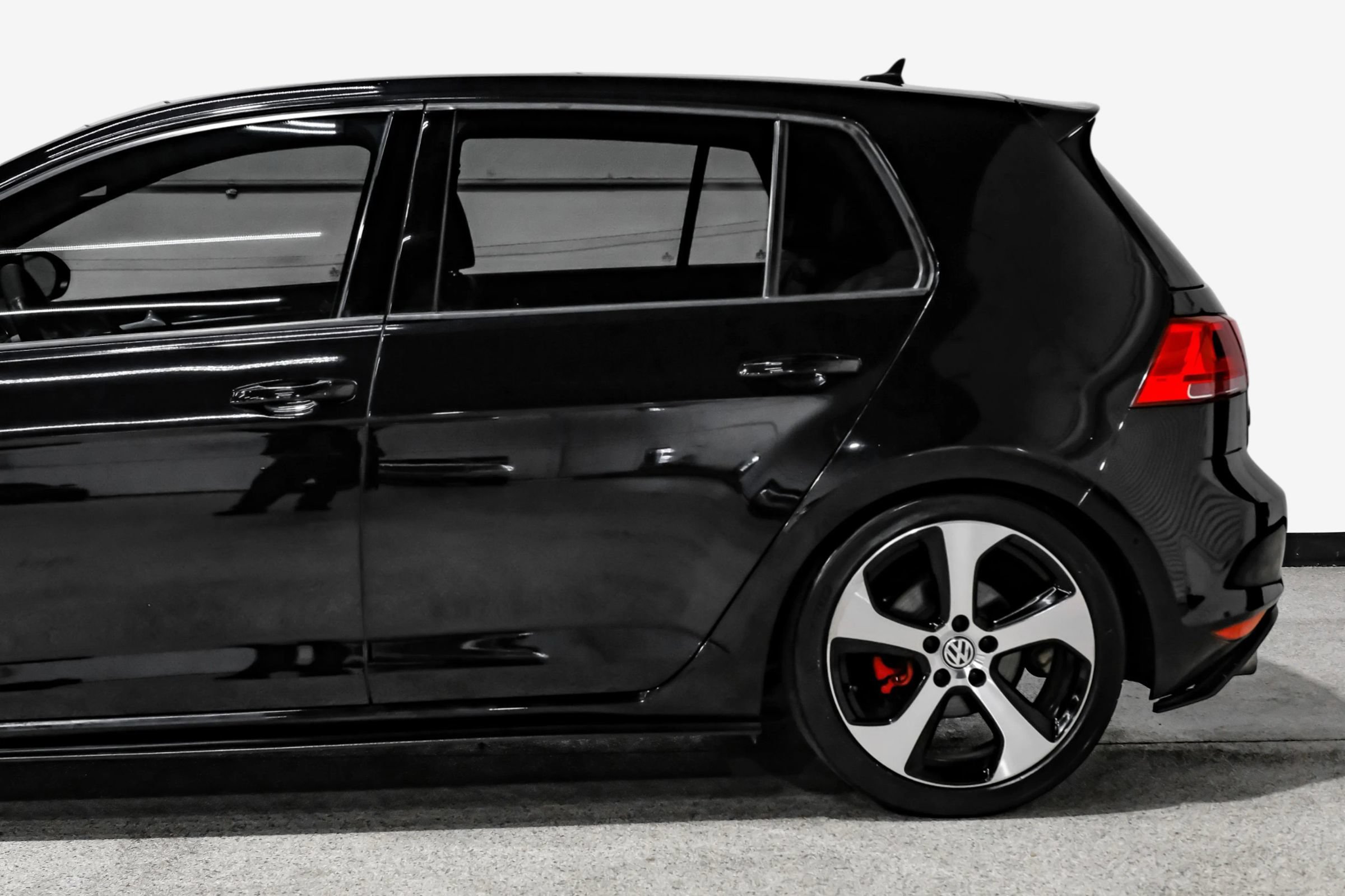 Used 2016 Volkswagen GTI SE FWD image 11