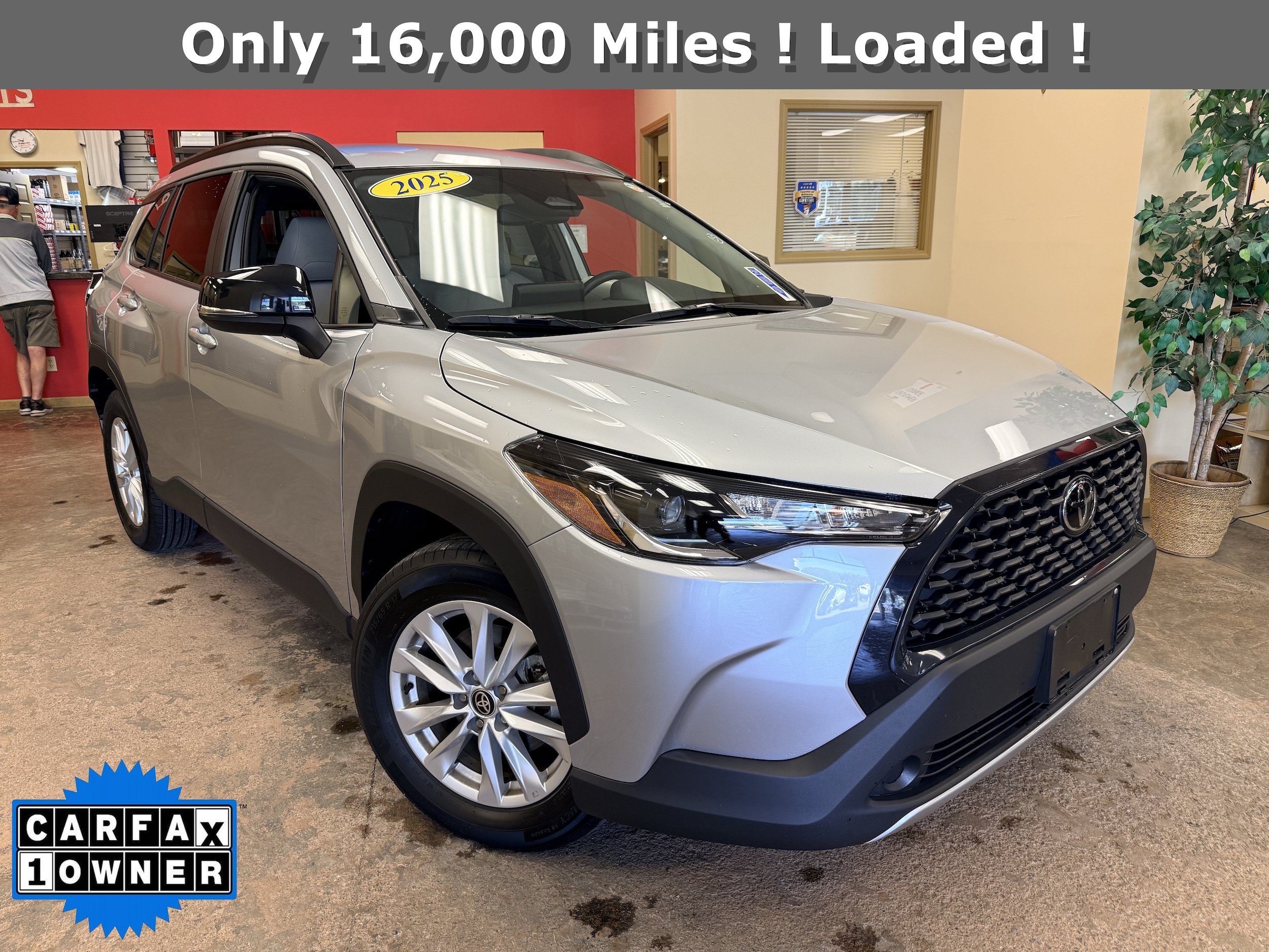 Used 2025 Toyota Corolla Cross LE AWD/4WD image 1
