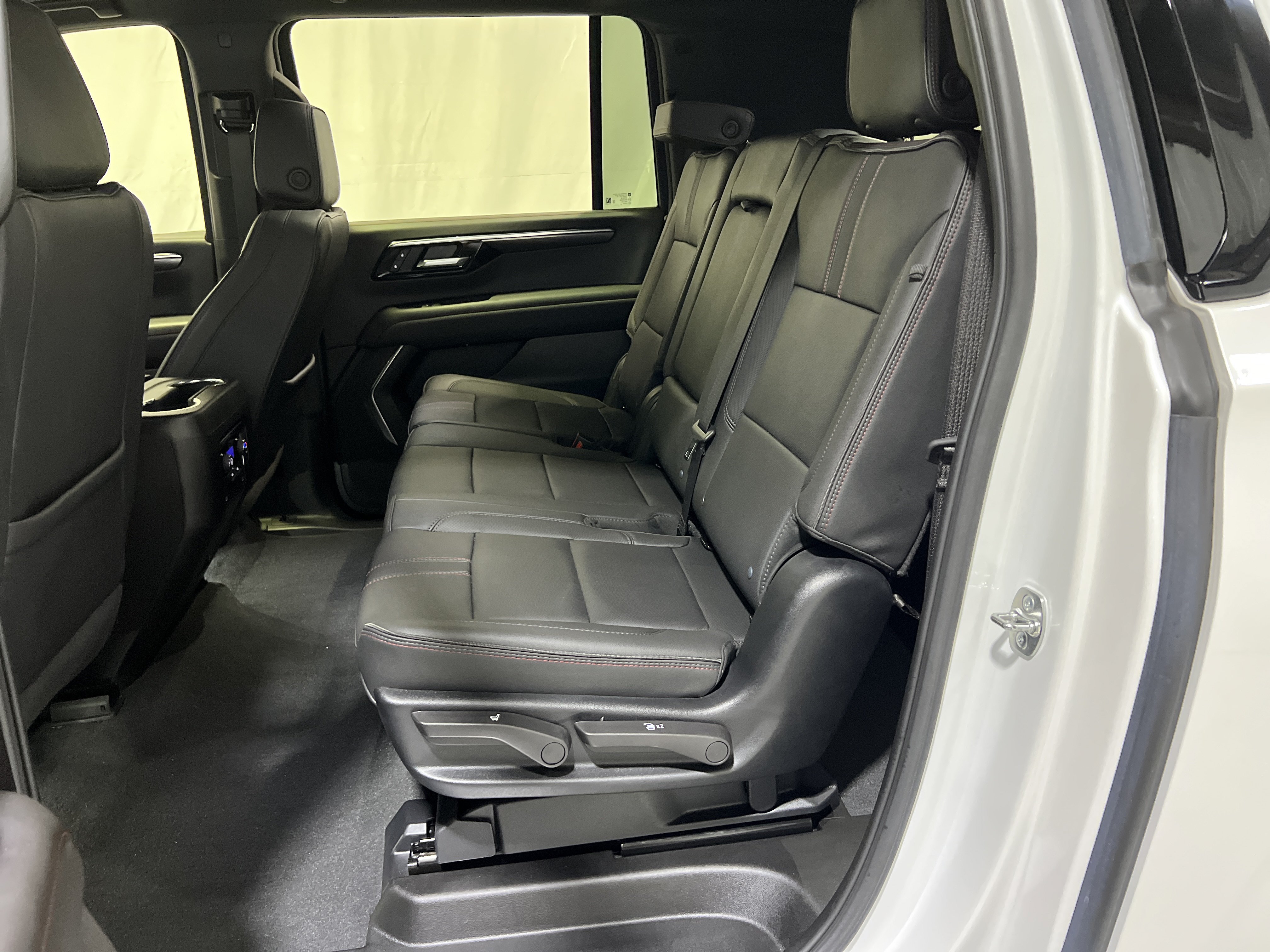 Certified 2025 Chevrolet Suburban RST w/ Sun And Tow Package RWD image 17