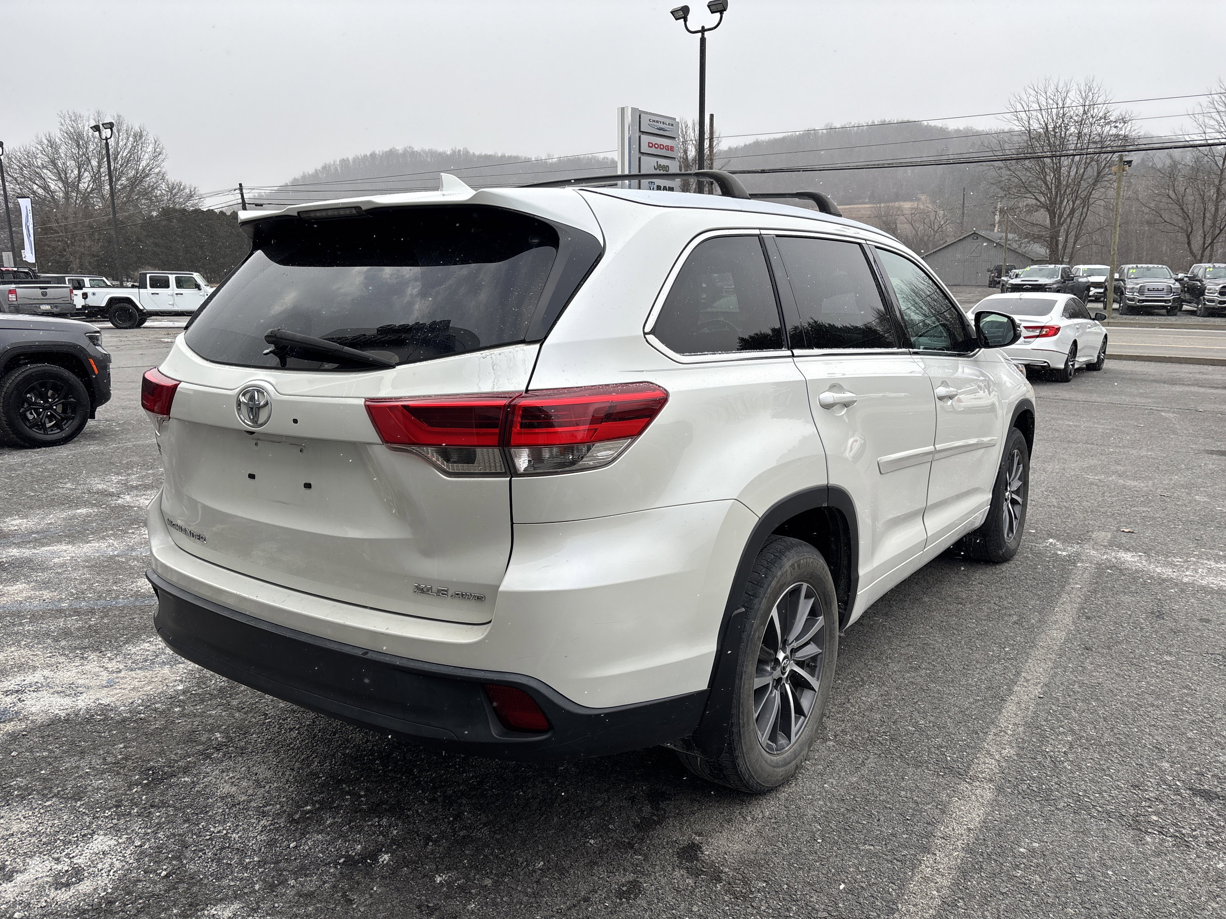 Used 2018 Toyota Highlander XLE video 3
