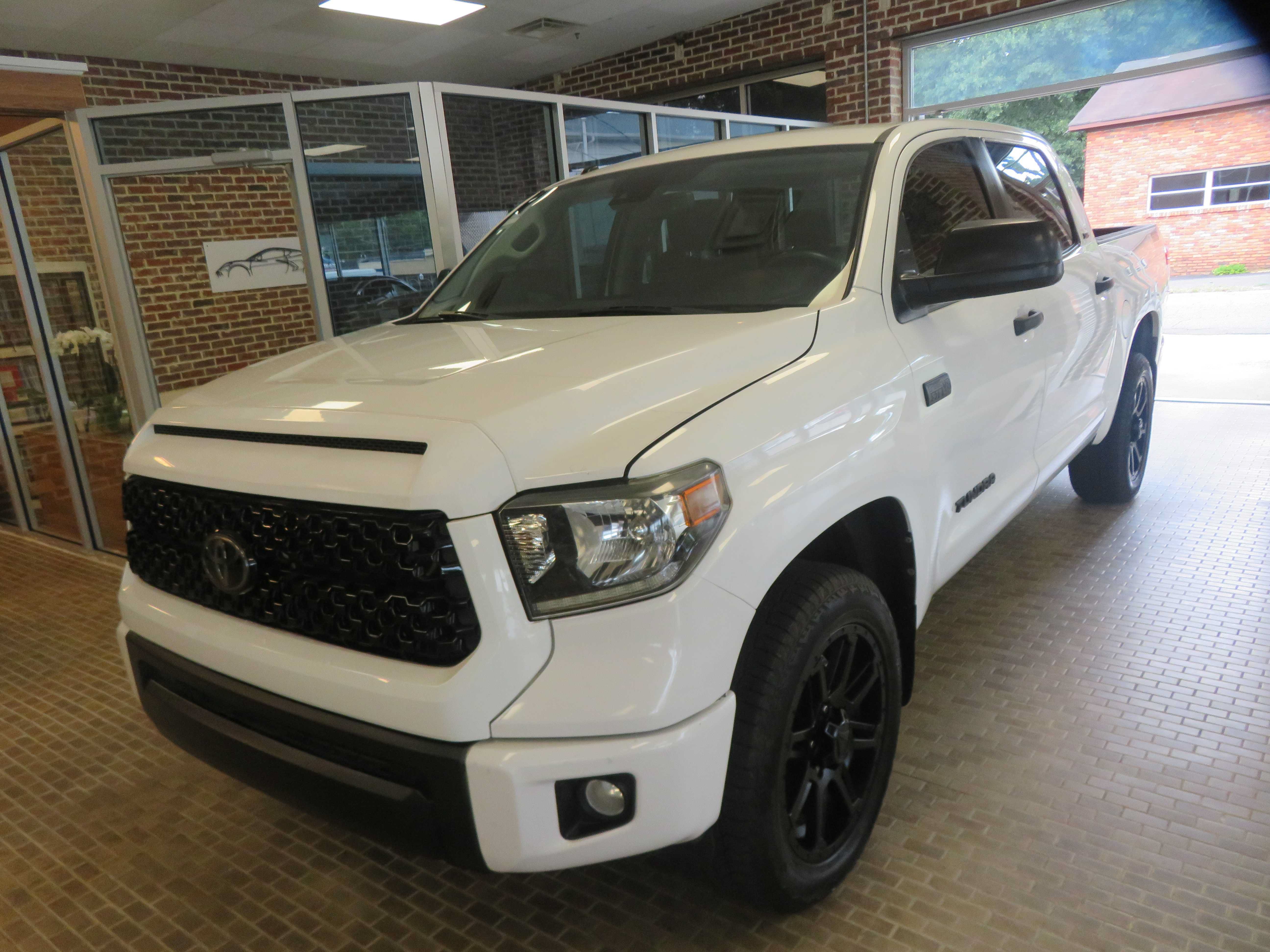 Used 2018 Toyota Tundra SR5 w/ SR5 Upgrade Package AWD/4WD image 82