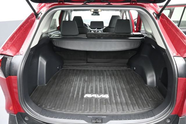 Used 2021 Toyota RAV4 LE AWD/4WD image 6